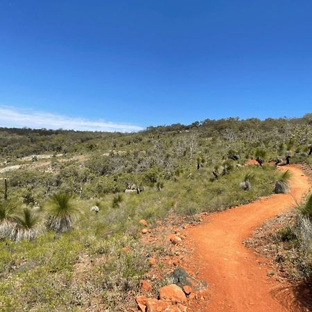 Mahogany Inn And Distillery Mahogany Creek Bagian luar foto