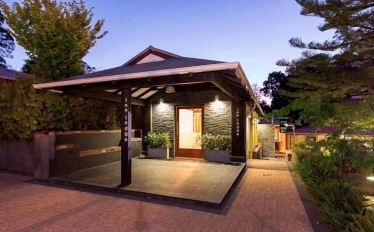 Mahogany Inn And Distillery Mahogany Creek Bagian luar foto