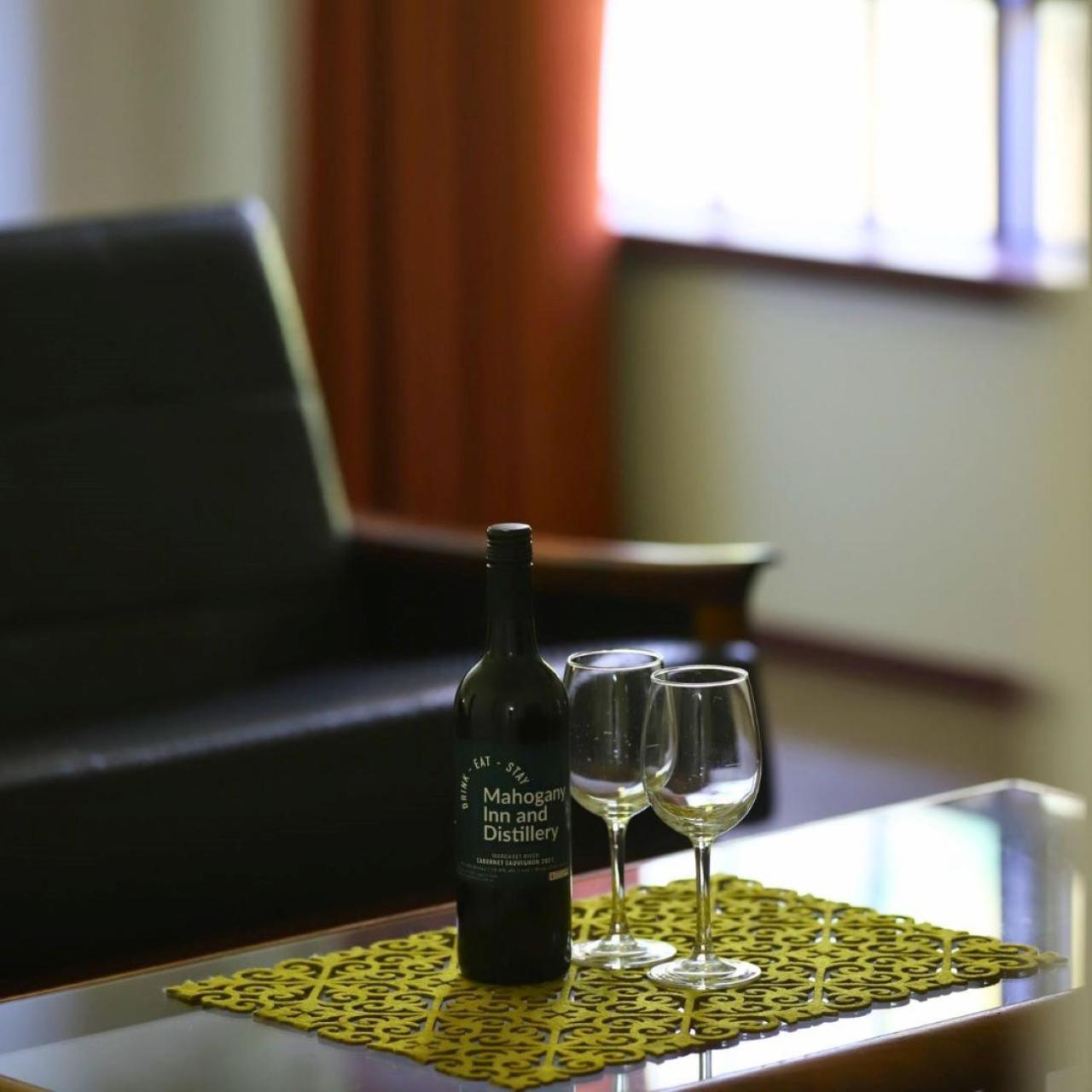 Mahogany Inn And Distillery Mahogany Creek Bagian luar foto