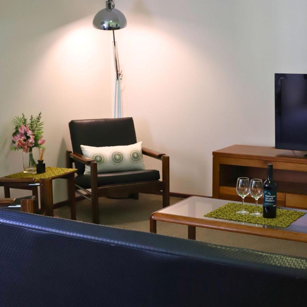 Mahogany Inn And Distillery Mahogany Creek Bagian luar foto