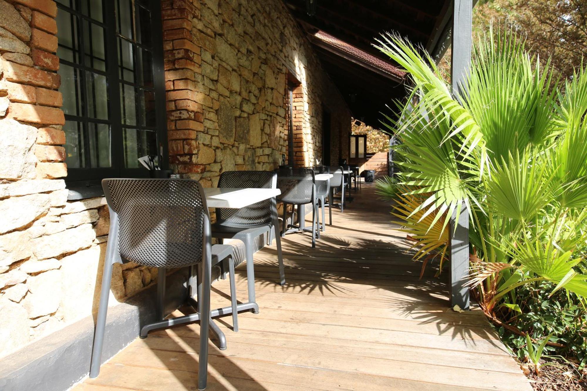 Mahogany Inn And Distillery Mahogany Creek Bagian luar foto