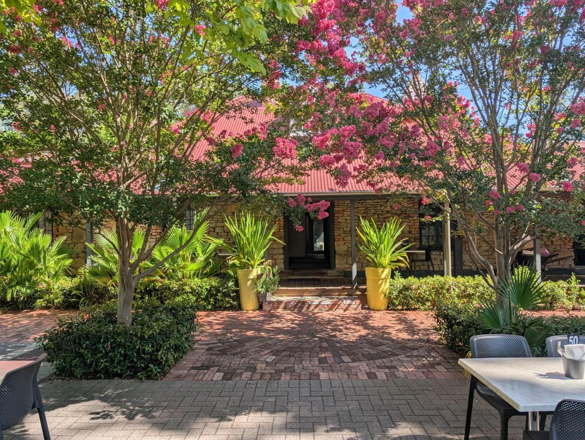 Mahogany Inn And Distillery Mahogany Creek Bagian luar foto