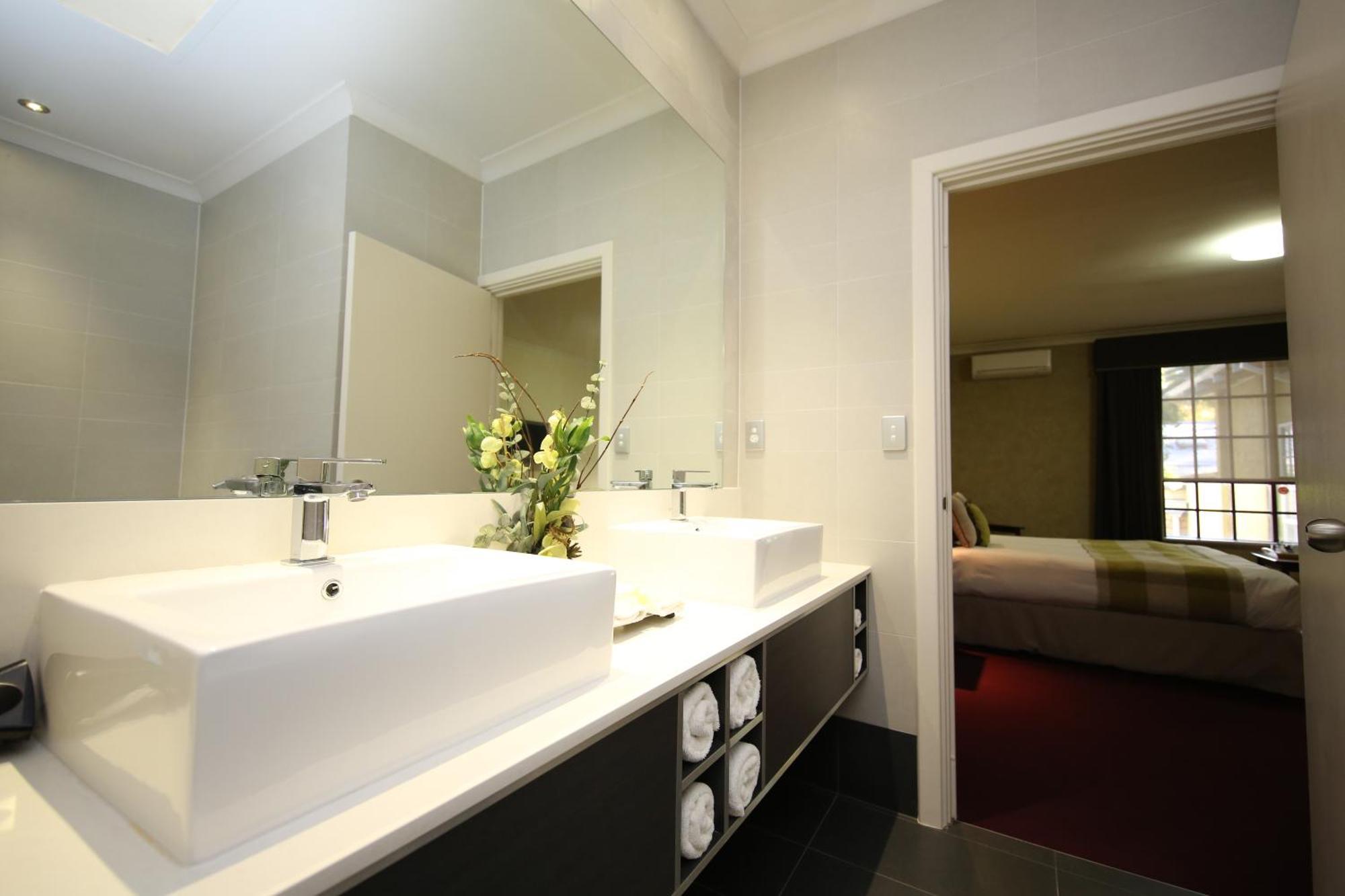 Mahogany Inn And Distillery Mahogany Creek Bagian luar foto