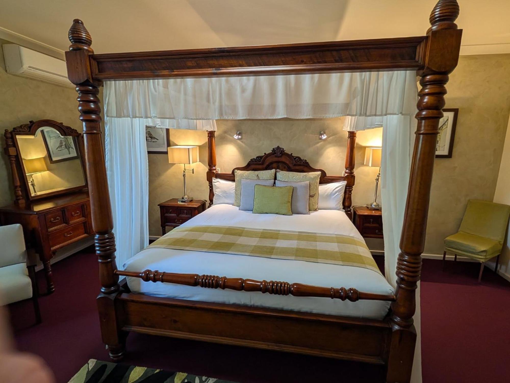 Mahogany Inn And Distillery Mahogany Creek Bagian luar foto